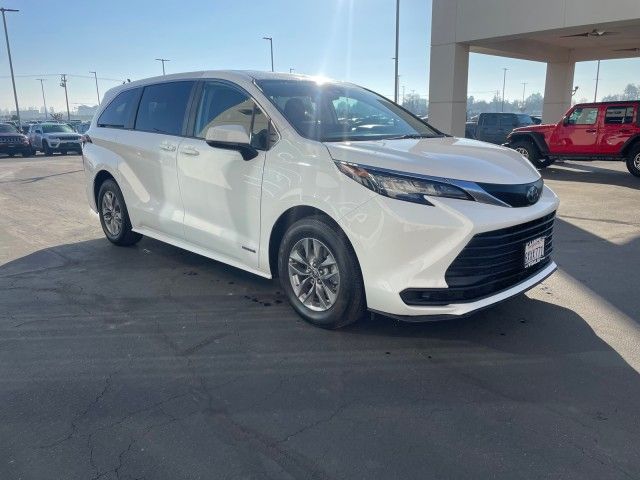 2021 Toyota Sienna LE