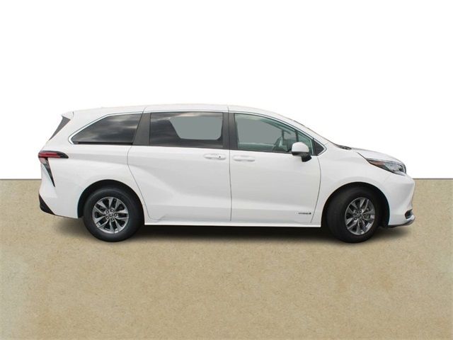 2021 Toyota Sienna LE