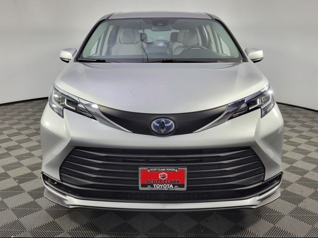 2021 Toyota Sienna LE