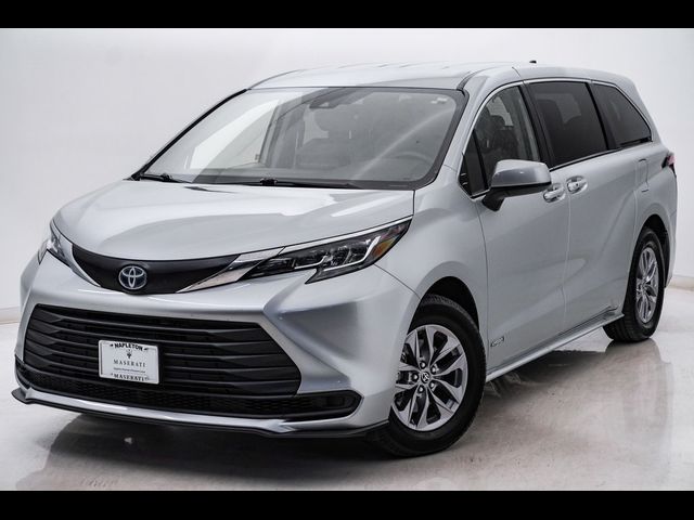 2021 Toyota Sienna LE