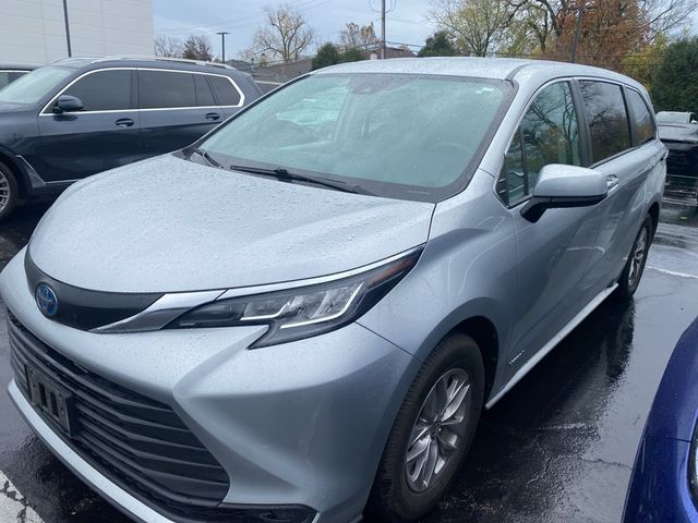 2021 Toyota Sienna LE