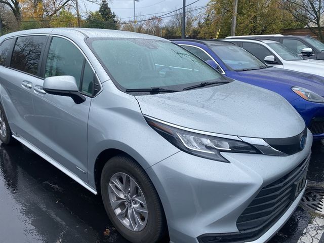 2021 Toyota Sienna LE