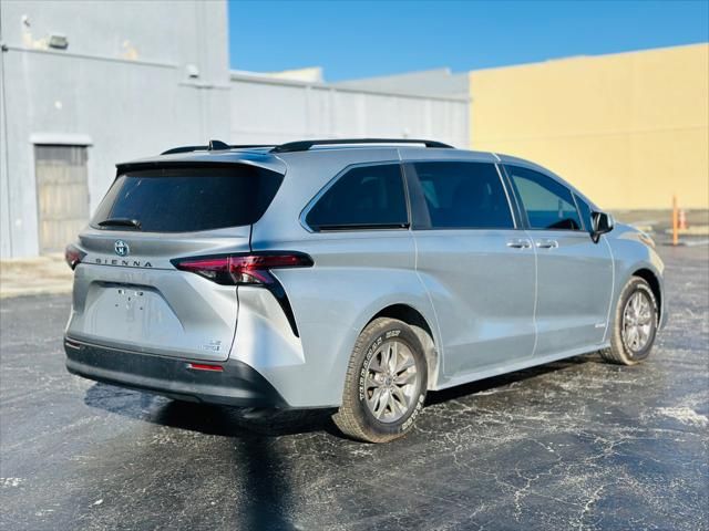 2021 Toyota Sienna LE