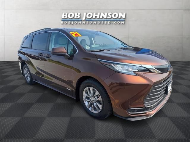 2021 Toyota Sienna LE
