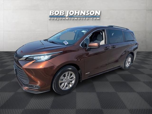 2021 Toyota Sienna LE