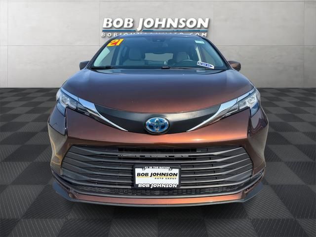 2021 Toyota Sienna LE