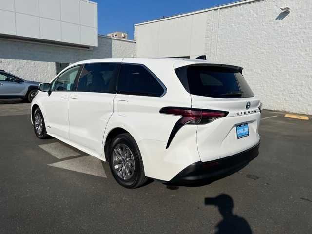 2021 Toyota Sienna LE