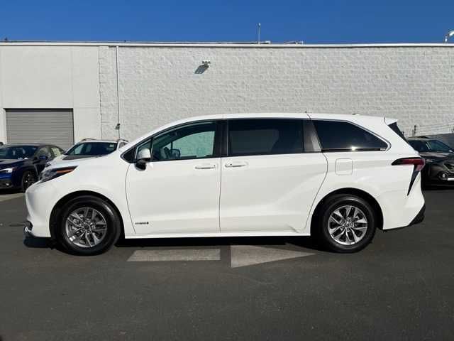 2021 Toyota Sienna LE