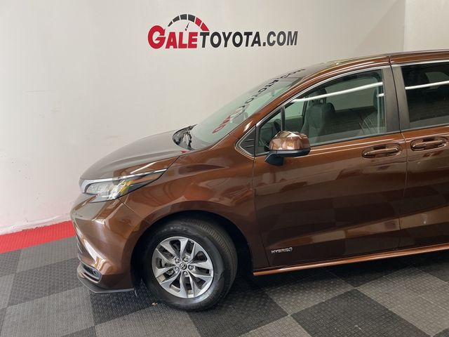 2021 Toyota Sienna LE