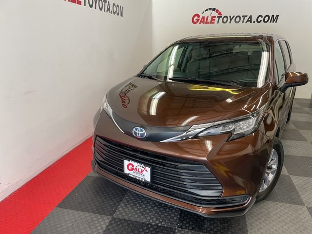 2021 Toyota Sienna LE