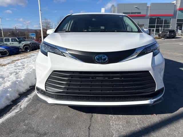 2021 Toyota Sienna LE