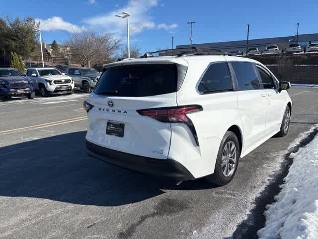 2021 Toyota Sienna LE