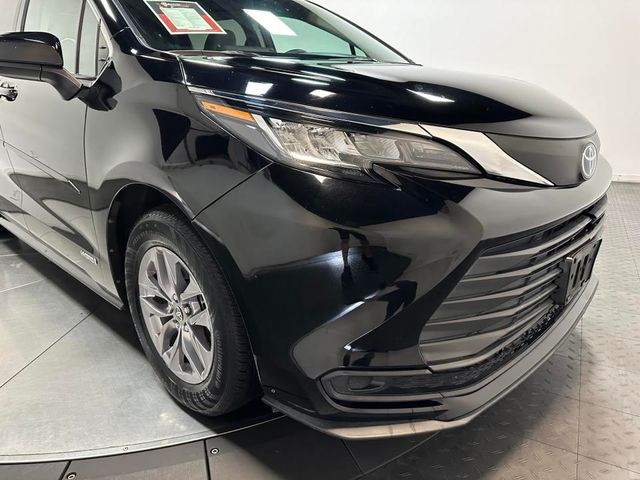 2021 Toyota Sienna LE