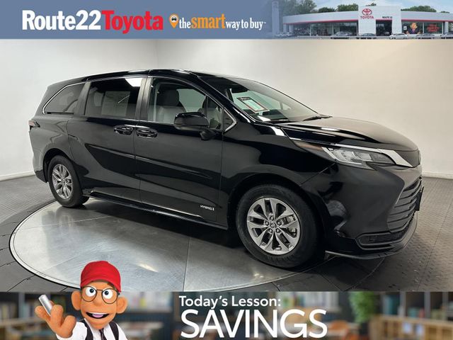 2021 Toyota Sienna LE