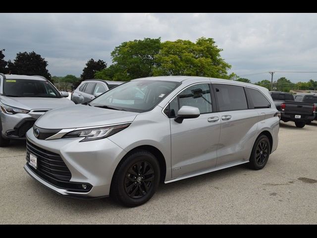 2021 Toyota Sienna LE