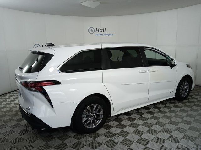 2021 Toyota Sienna LE