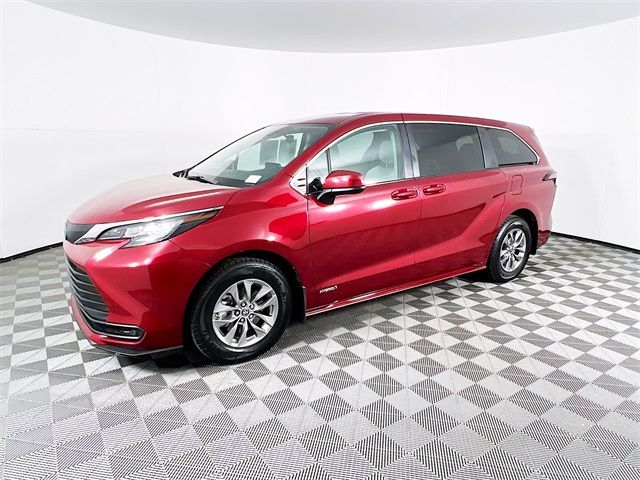 2021 Toyota Sienna LE