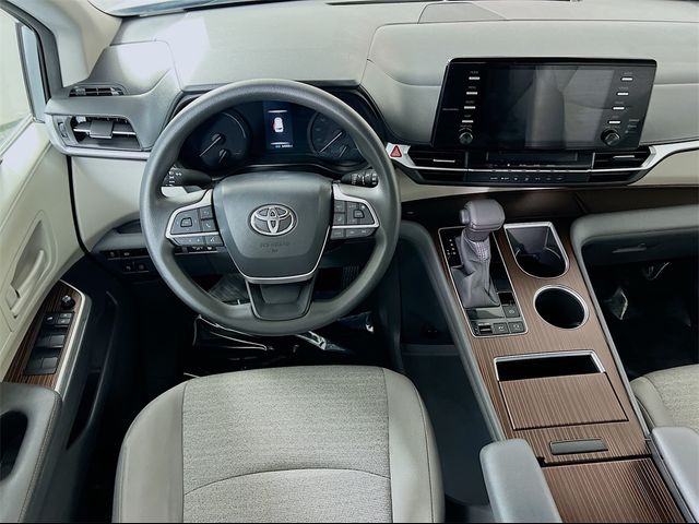 2021 Toyota Sienna LE