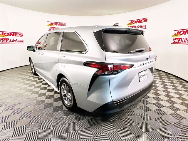 2021 Toyota Sienna LE