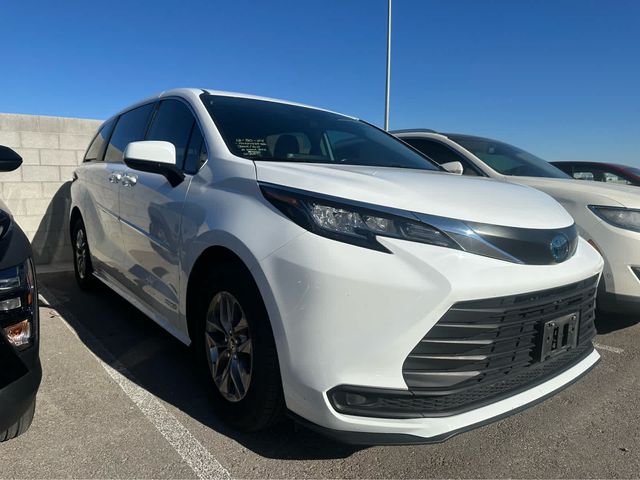 2021 Toyota Sienna LE