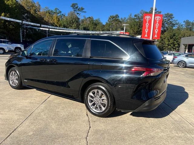 2021 Toyota Sienna LE