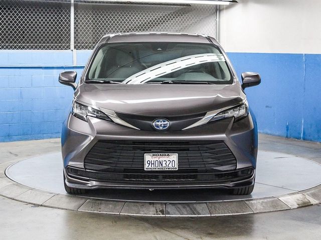 2021 Toyota Sienna LE