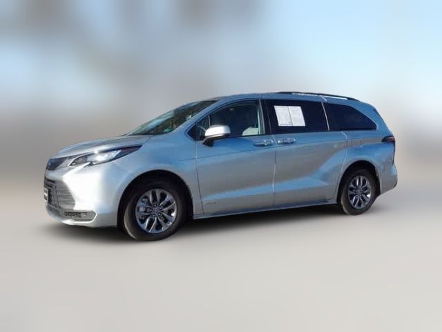 2021 Toyota Sienna LE