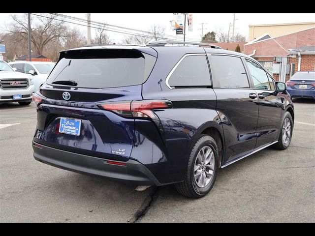 2021 Toyota Sienna LE