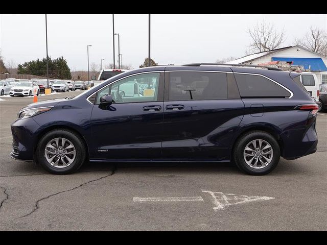 2021 Toyota Sienna LE