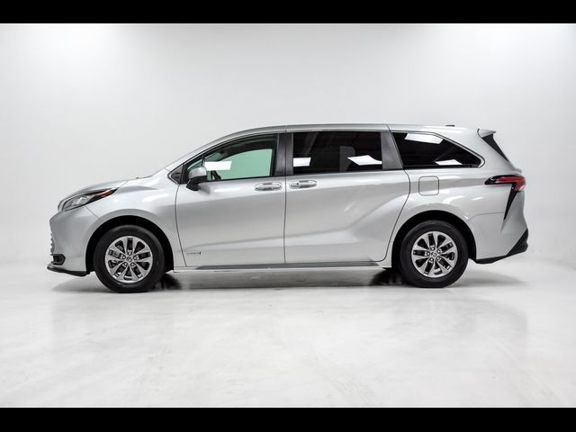 2021 Toyota Sienna LE