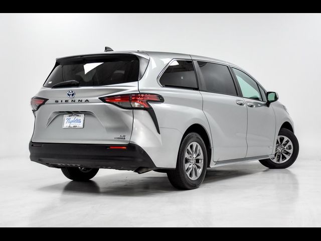 2021 Toyota Sienna LE