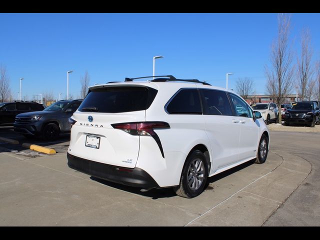 2021 Toyota Sienna LE