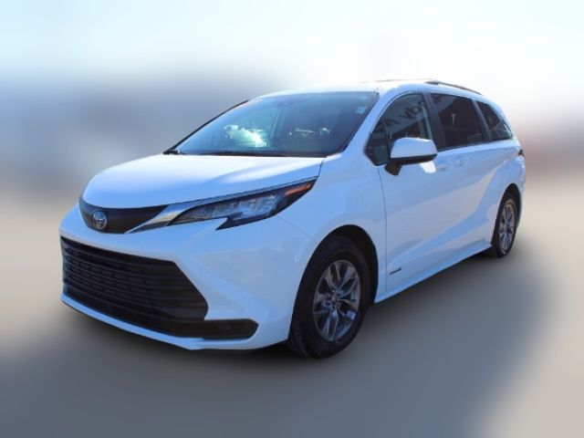 2021 Toyota Sienna LE