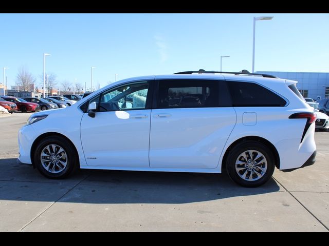 2021 Toyota Sienna LE