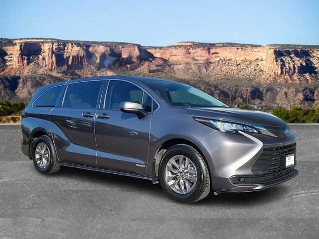 2021 Toyota Sienna LE