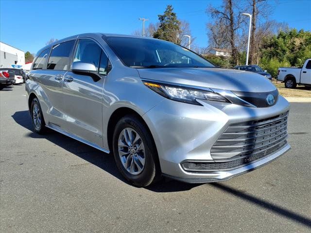 2021 Toyota Sienna LE