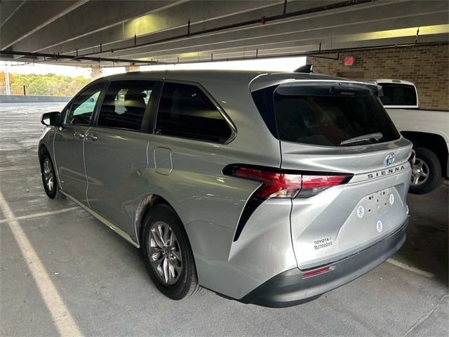 2021 Toyota Sienna LE