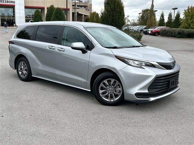 2021 Toyota Sienna LE