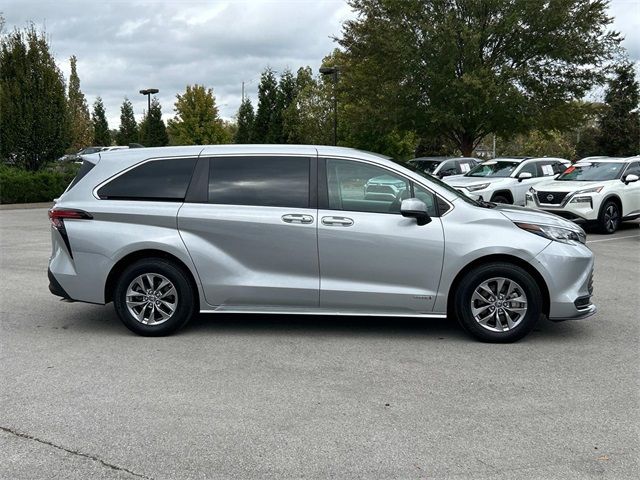 2021 Toyota Sienna LE