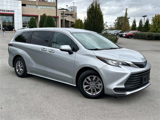 2021 Toyota Sienna LE