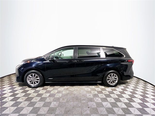 2021 Toyota Sienna LE