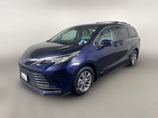 2021 Toyota Sienna LE