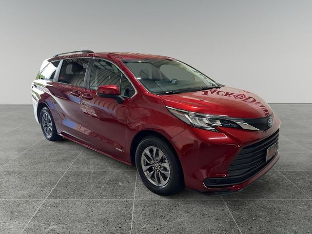 2021 Toyota Sienna LE