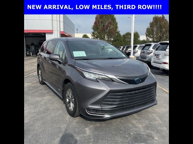 2021 Toyota Sienna LE