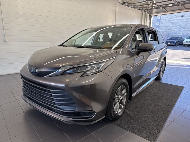 2021 Toyota Sienna LE