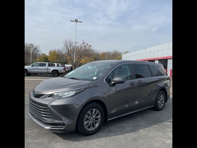 2021 Toyota Sienna LE