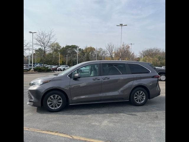 2021 Toyota Sienna LE