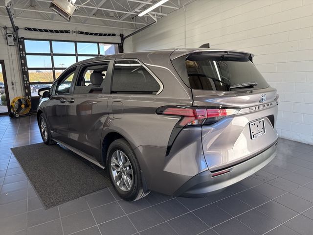 2021 Toyota Sienna LE