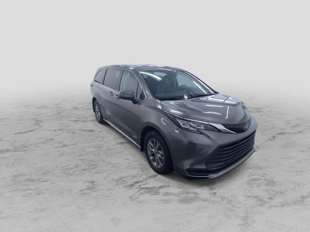 2021 Toyota Sienna LE