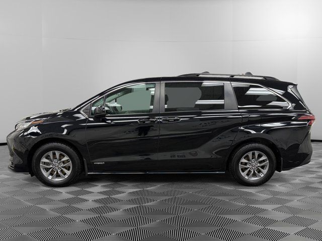 2021 Toyota Sienna LE